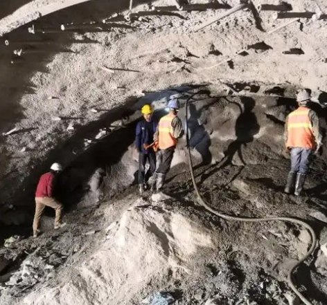 曲阜拱顶带模注浆料的施工流程及注意事项